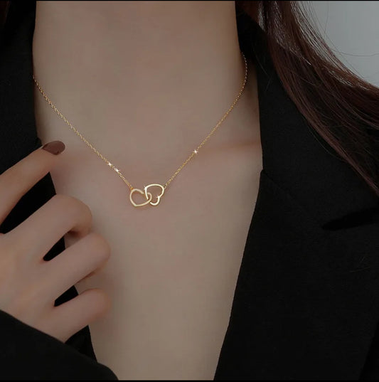 Collar de acero inoxidable con baño de oro