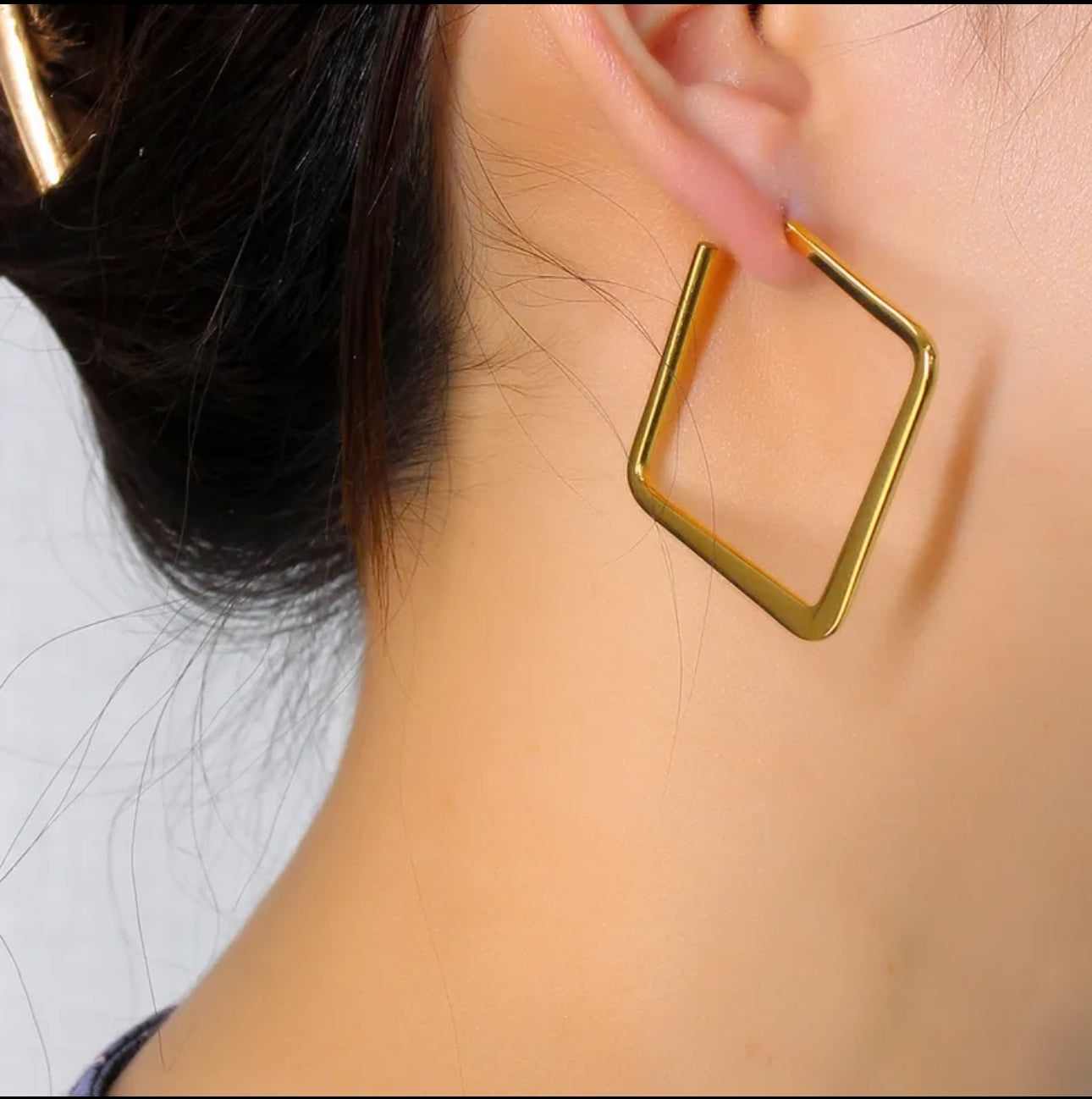 Aretes de acero inoxidable con baño de oro