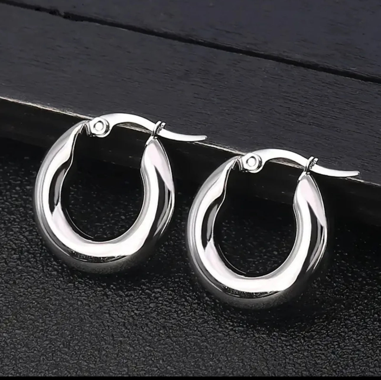 Aretes de acero inoxidable bañado en oro