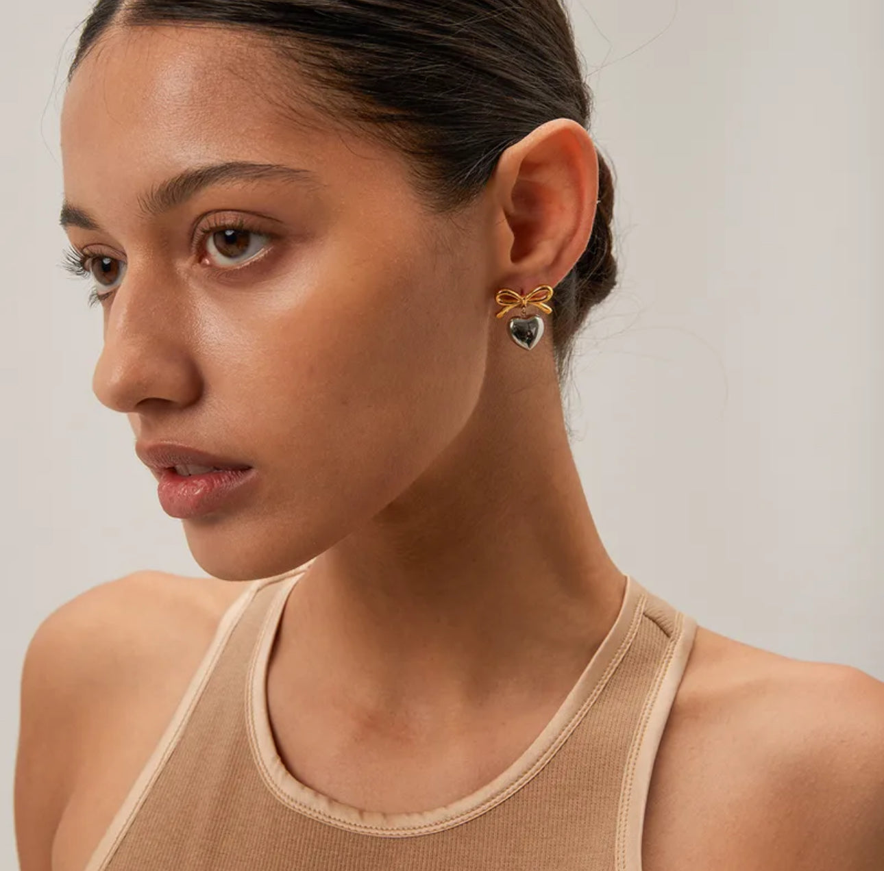 Aretes con detalle de moña