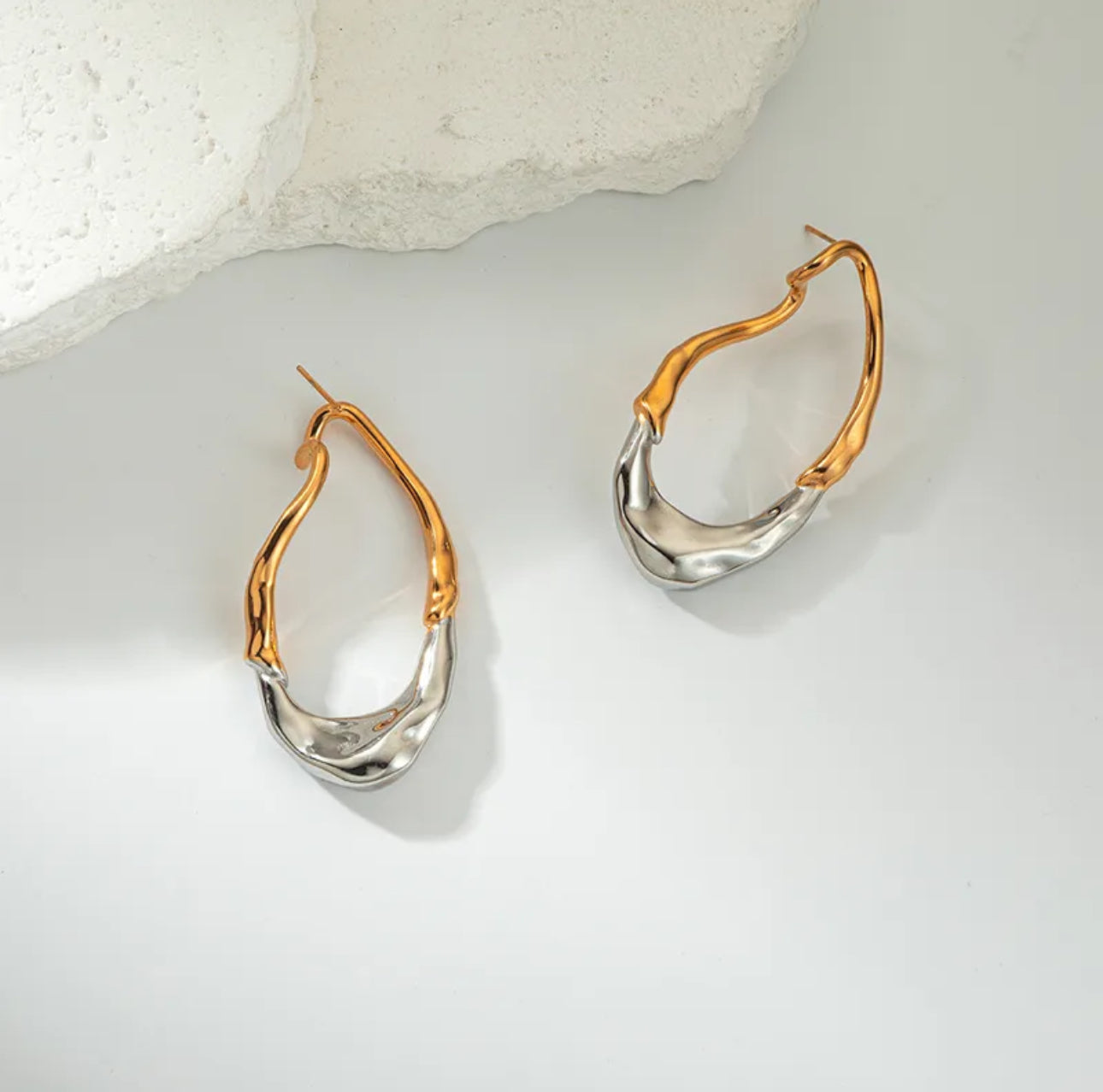 Aretes de acero inoxidable con baño de oro