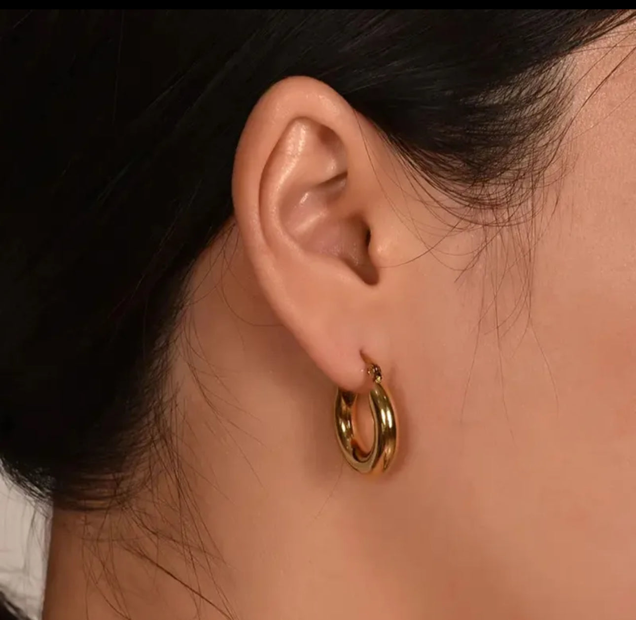 Aretes de acero inoxidable bañado en oro