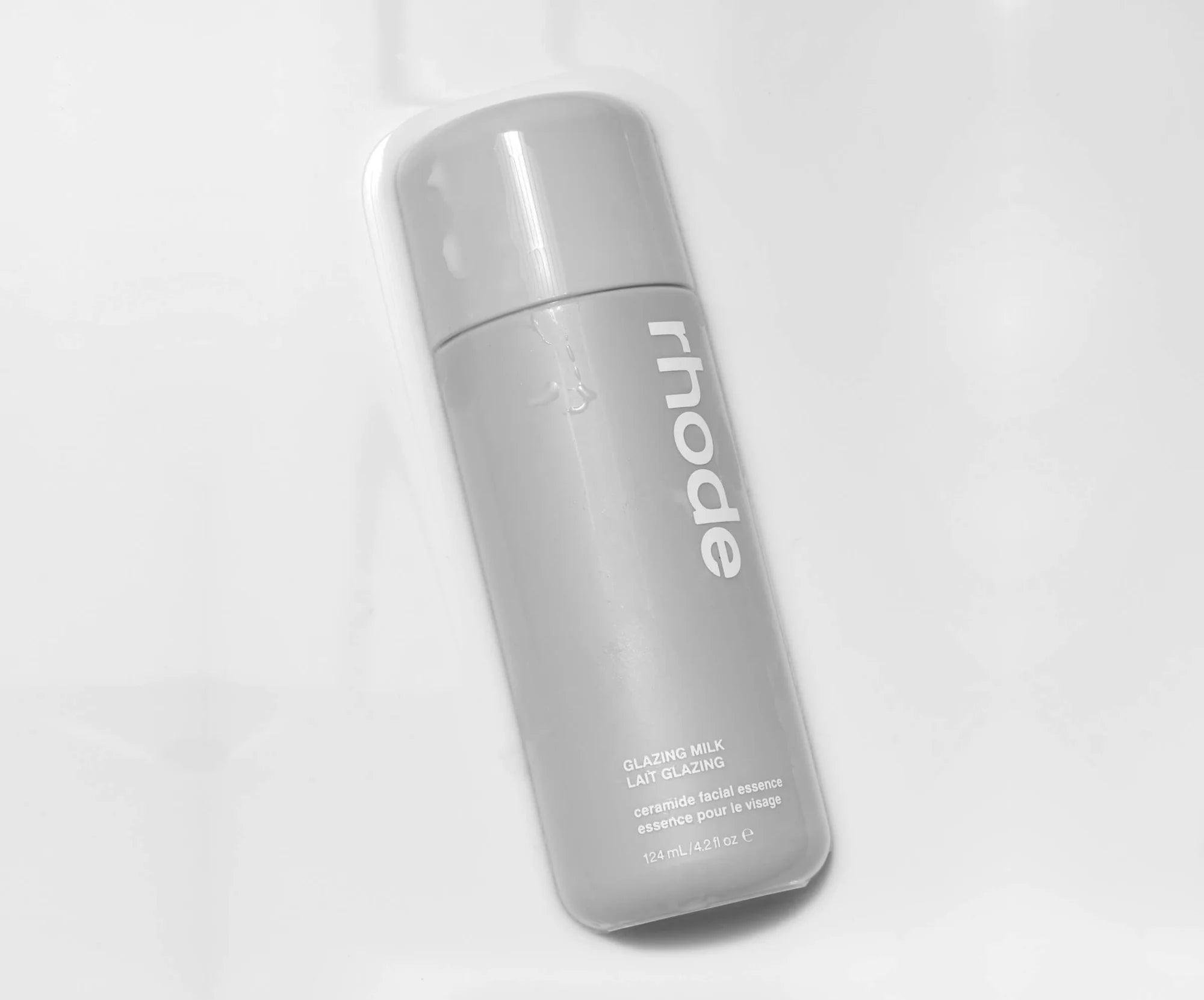 Glazing milk
Ceramide facial essence Rhode