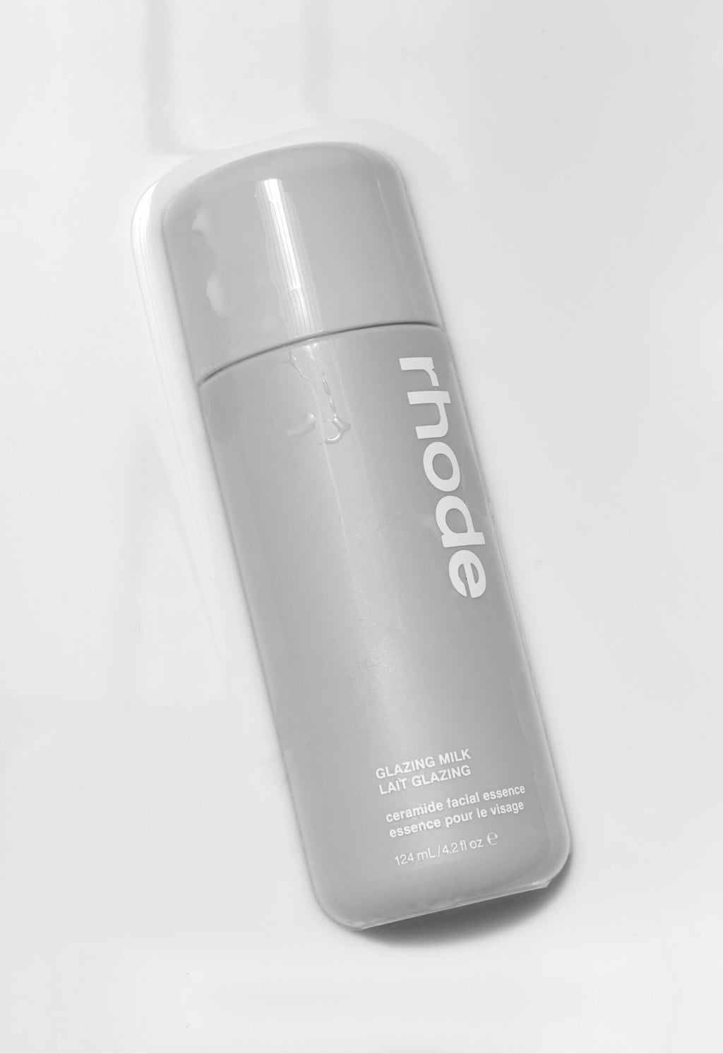 Glazing milk
Ceramide facial essence Rhode